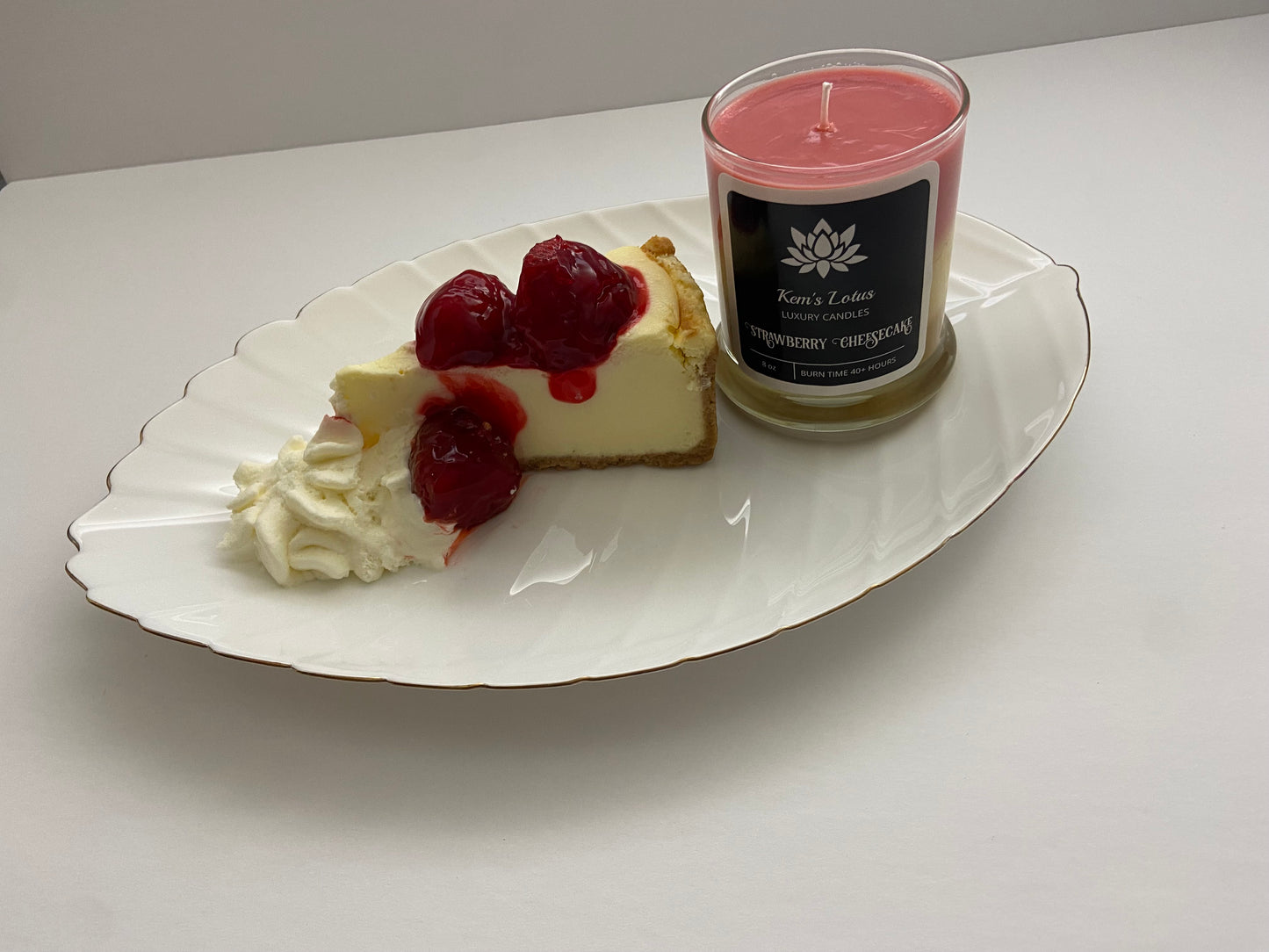 Strawberry Cheesecake Candle - Scrumptiously scented candle * Birthday's * Housewarming gift * Home Decor * Valentine's Day